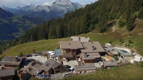 Celebrity French chef sues Michelin guide after being demoted 'for using cheddar'
 
Celebrity French chef sues Michelin guide after being demoted 'for using cheddar'