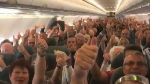 Holidaymakers thrown out of hotels after Thomas Cook collapse
 
Holidaymakers thrown out of hotels after Thomas Cook collapse