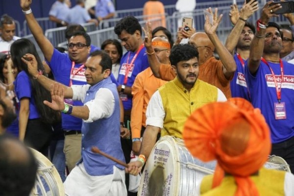 'Howdy, Modi!': Thousands, plus Trump, rally in Texas for India's leader 'Howdy, Modi!': Thousands, plus Trump, rally in Texas for India's leader