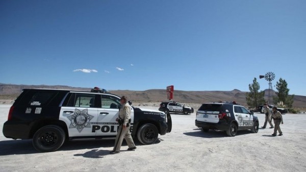 
Hundreds of Earthlings descend on Area 51 after internet joke
