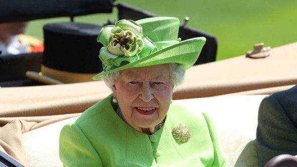 'More than just a dress': Fashion and the Royal Family
 
'More than just a dress': Fashion and the Royal Family