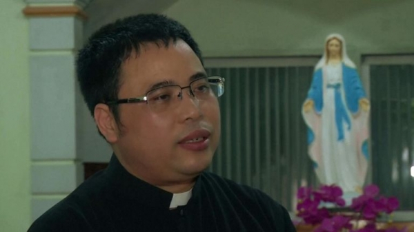 Essex lorry deaths: Maurice Robinson charged with 39 counts of manslaughter
 
Essex lorry deaths: Maurice Robinson charged with 39 counts of manslaughter