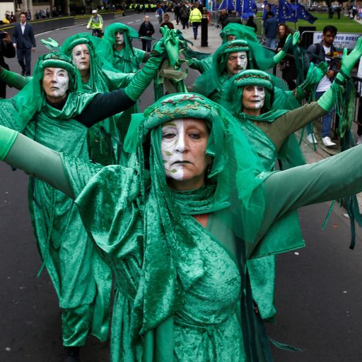 Extinction Rebellion protester arrested after three hours on Big Ben scaffolding
 
Extinction Rebellion protester arrested after three hours on Big Ben scaffolding