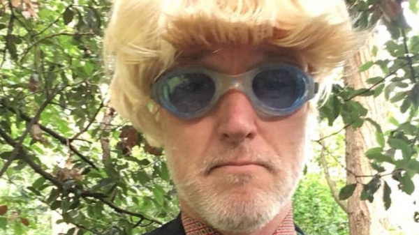 Extinction Rebellion protester arrested after three hours on Big Ben scaffolding
 
Extinction Rebellion protester arrested after three hours on Big Ben scaffolding