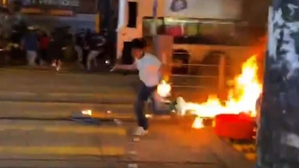 Hong Kong: Violence flares again as pro-democracy protesters defy mask ban
Hong Kong: Violence flares again as pro-democracy protesters defy mask ban