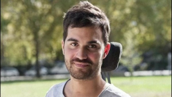 Paralysed man walks using mind-controlled robotic suit
 
Paralysed man walks using mind-controlled robotic suit
