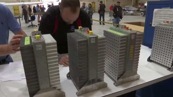 NASA unveils early version of all-electric plane
 
NASA unveils early version of all-electric plane