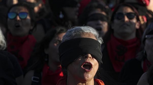 ‘A rapist in your path’: This Chilean feminist anthem is spreading around the world ‘A rapist in your path’: This Chilean feminist anthem is spreading around the world