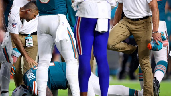 Amid Brett Favre’s Parkinson’s diagnosis, neurologist discusses how concussions impact risk Amid Brett Favre’s Parkinson’s diagnosis, neurologist discusses how concussions impact risk