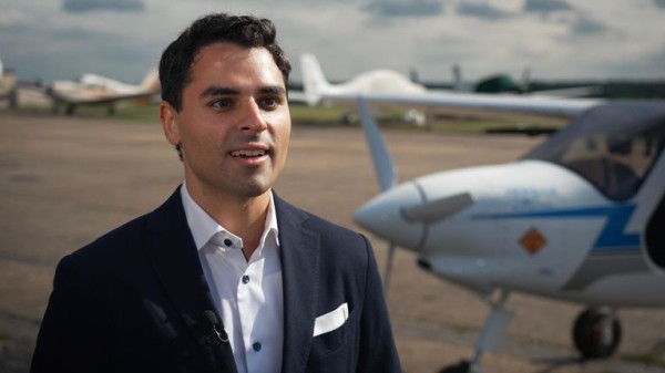 Inside the UK's first fossil fuel free flying school Inside the UK's first fossil fuel free flying school