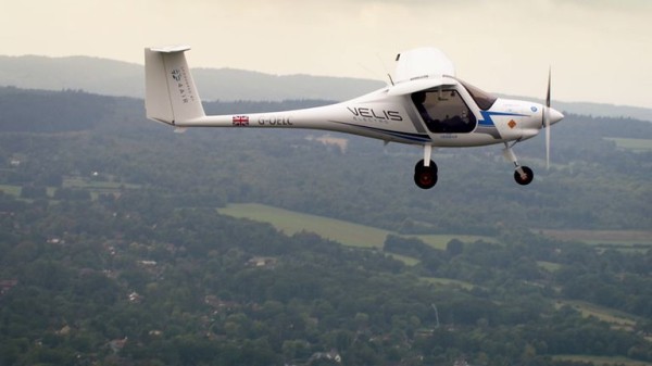Inside the UK's first fossil fuel free flying school Inside the UK's first fossil fuel free flying school