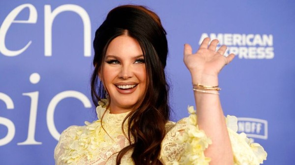 Lana Del Rey marries alligator tour guide boyfriend Lana Del Rey marries alligator tour guide boyfriend