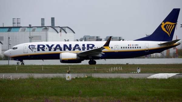 Ryanair warns shareholders of weaker summer fares as profits slip Ryanair warns shareholders of weaker summer fares as profits slip