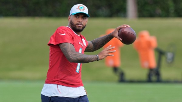 Miami Dolphins QB Tua Tagovailoa practices for first time since suffering another concussion
 
Miami Dolphins QB Tua Tagovailoa practices for first time since suffering another concussion