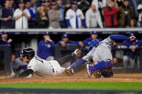 Yankees fans who ripped ball out of Mookie Betts’ glove will be banned from Game 5 of World Series
Yankees fans who ripped ball out of Mookie Betts’ glove will be banned from Game 5 of World Series