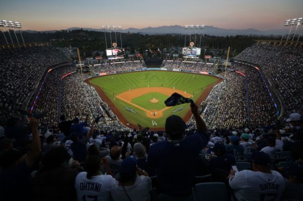 Los Angeles Dodgers survive late comeback attempt by New York Yankees to take 2-0 lead in World Series
 
Los Angeles Dodgers survive late comeback attempt by New York Yankees to take 2-0 lead in World Series