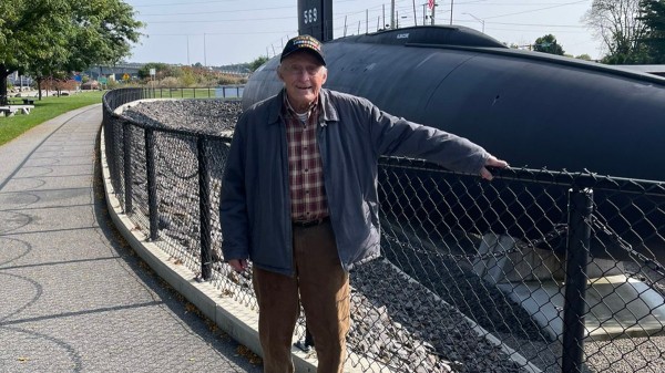 WWII veteran, 95, still works out at local gym every week: 'I'm in control'