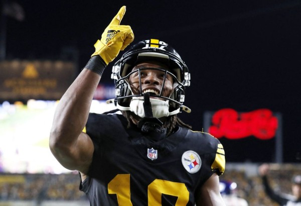 
Late interception seals hard-fought Pittsburgh Steelers victory over New York Giants on Monday Night Football
