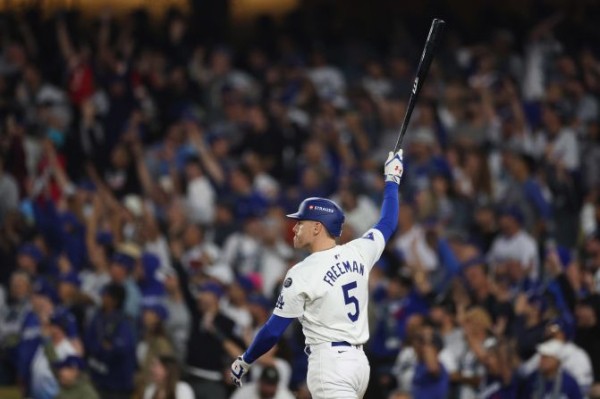 Los Angeles Dodgers survive late comeback attempt by New York Yankees to take 2-0 lead in World Series
 
Los Angeles Dodgers survive late comeback attempt by New York Yankees to take 2-0 lead in World Series