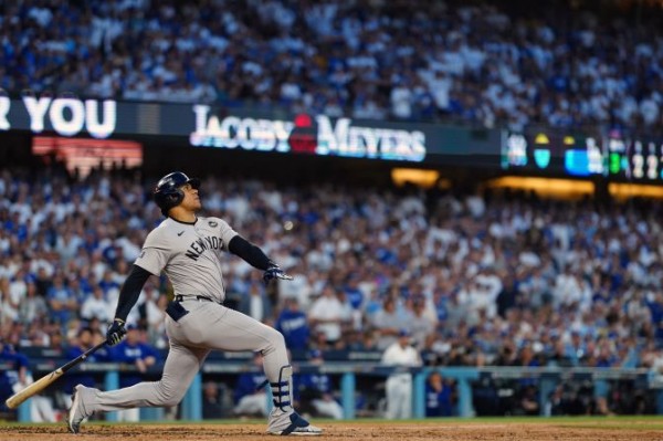Yankees fans who ripped ball out of Mookie Betts’ glove will be banned from Game 5 of World Series
Yankees fans who ripped ball out of Mookie Betts’ glove will be banned from Game 5 of World Series