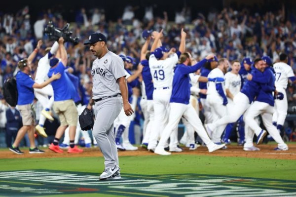 Los Angeles Dodgers survive late comeback attempt by New York Yankees to take 2-0 lead in World Series
 
Los Angeles Dodgers survive late comeback attempt by New York Yankees to take 2-0 lead in World Series