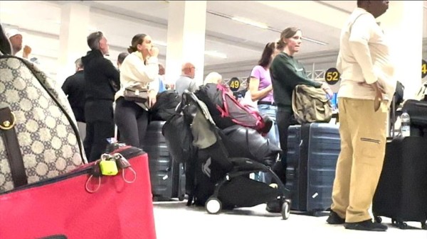 Chaos at Heathrow as baggage delays described as 'disgraceful' and a 'shambles' by British Airways passengers Chaos at Heathrow as baggage delays described as 'disgraceful' and a 'shambles' by British Airways passengers