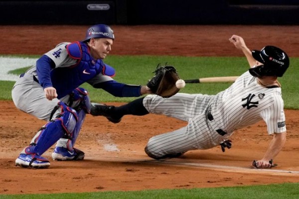 Yankees fans who ripped ball out of Mookie Betts’ glove will be banned from Game 5 of World Series
Yankees fans who ripped ball out of Mookie Betts’ glove will be banned from Game 5 of World Series