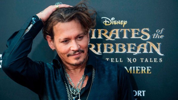 Johnny Depp visits children’s hospital dressed as Captain Jack Sparrow in ‘magical moment’ Johnny Depp visits children’s hospital dressed as Captain Jack Sparrow in ‘magical moment’