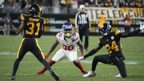 
Late interception seals hard-fought Pittsburgh Steelers victory over New York Giants on Monday Night Football
