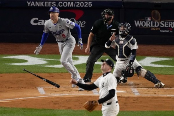 Yankees fans who ripped ball out of Mookie Betts’ glove will be banned from Game 5 of World Series
Yankees fans who ripped ball out of Mookie Betts’ glove will be banned from Game 5 of World Series