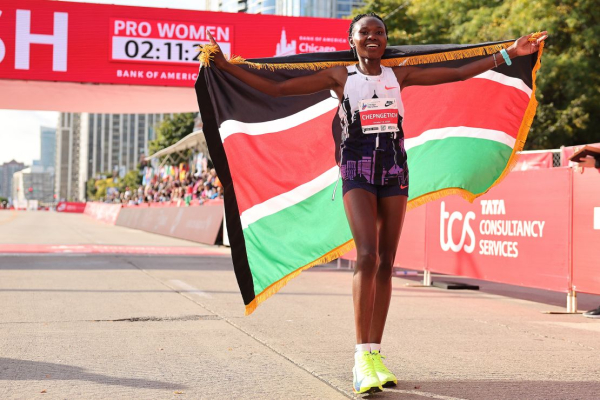 Ruth Chepngetich smashes women’s marathon world record in Chicago
 
Ruth Chepngetich smashes women’s marathon world record in Chicago