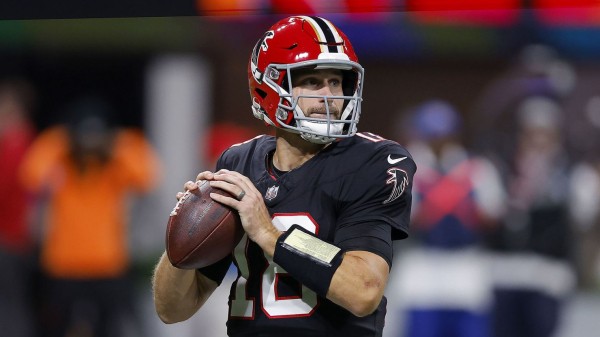 Kirk Cousins passes for franchise-record 509 yards as Falcons stun Buccaneers in OT thriller on Thursday Night Football
 
Kirk Cousins passes for franchise-record 509 yards as Falcons stun Buccaneers in OT thriller on Thursday Night Football