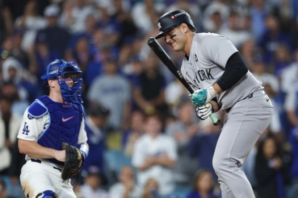 Los Angeles Dodgers survive late comeback attempt by New York Yankees to take 2-0 lead in World Series
 
Los Angeles Dodgers survive late comeback attempt by New York Yankees to take 2-0 lead in World Series