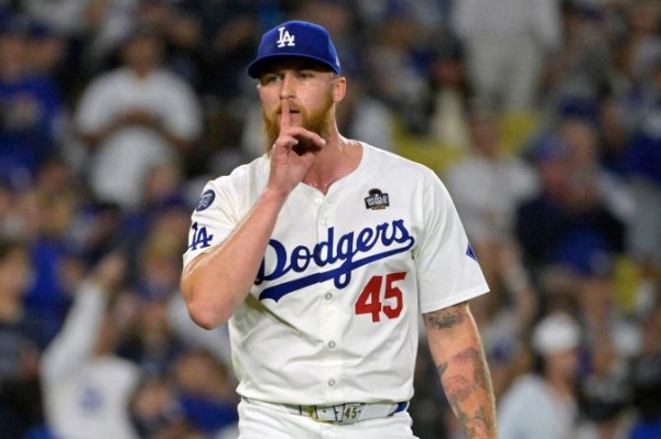 Los Angeles Dodgers survive late comeback attempt by New York Yankees to take 2-0 lead in World Series
 
Los Angeles Dodgers survive late comeback attempt by New York Yankees to take 2-0 lead in World Series