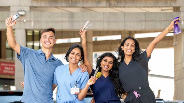 New Jersey medical students offer haircuts and grooming services to patients: ‘Sense of humanity’ New Jersey medical students offer haircuts and grooming services to patients: ‘Sense of humanity’