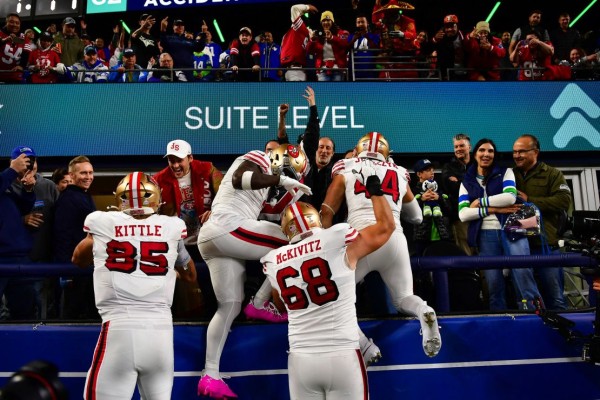 49ers hold on to beat Seahawks on Thursday Night Football as receiver sets historic mark
 
49ers hold on to beat Seahawks on Thursday Night Football as receiver sets historic mark