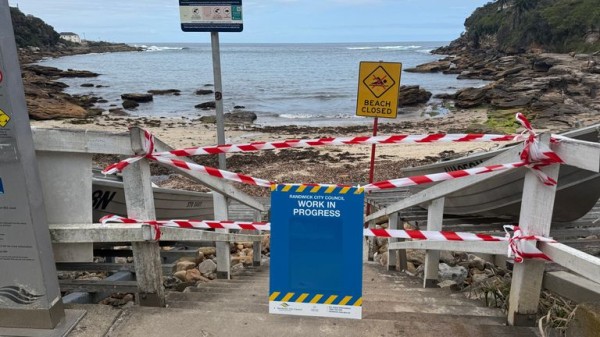Mystery tar balls wash up on Sydney beaches forcing seven to close Mystery tar balls wash up on Sydney beaches forcing seven to close