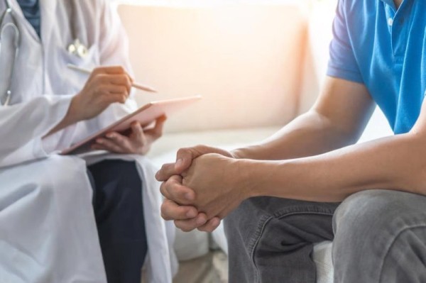 Review links 'black box' warnings on antidepressants with increase in youth suicides