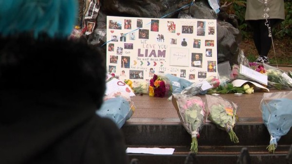 Tearful Liam Payne fans comfort one another at London vigil Tearful Liam Payne fans comfort one another at London vigil