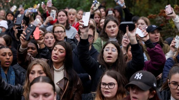 Tearful Liam Payne fans comfort one another at London vigil Tearful Liam Payne fans comfort one another at London vigil