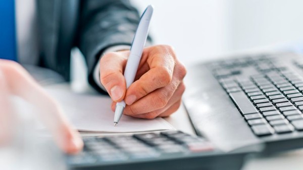 Top City investors back 'competitive' FTSE pay amid London stock market fears Top City investors back 'competitive' FTSE pay amid London stock market fears