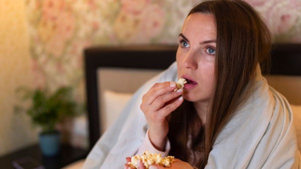 Holiday gatherings can lead to stress eating: Try these 5 tips to control it
