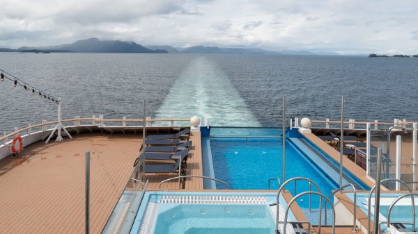 Legionnaires’ disease outbreak linked to cruise ship hot tubs, CDC says Legionnaires’ disease outbreak linked to cruise ship hot tubs, CDC says