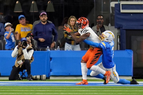 
Steelers edge Ravens in classic, Lions continue best start in 90 years, Chargers hold on late: NFL Week 11 Sunday review
