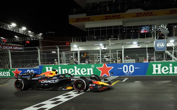 Max Verstappen wins fourth straight World Championship as George Russell takes victory in Las Vegas
 
Max Verstappen wins fourth straight World Championship as George Russell takes victory in Las Vegas