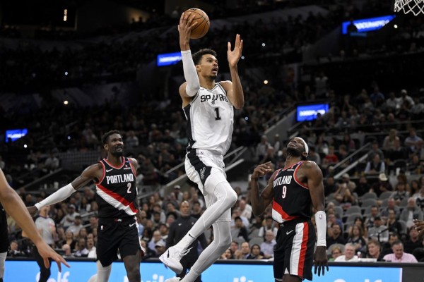 Gregg Popovich misses fourth straight game with undisclosed health issue as San Antonio Spurs beat Portland Trail Blazers
 
Gregg Popovich misses fourth straight game with undisclosed health issue as San Antonio Spurs beat Portland Trail Blazers