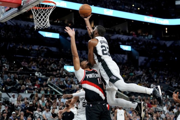 Gregg Popovich misses fourth straight game with undisclosed health issue as San Antonio Spurs beat Portland Trail Blazers
 
Gregg Popovich misses fourth straight game with undisclosed health issue as San Antonio Spurs beat Portland Trail Blazers