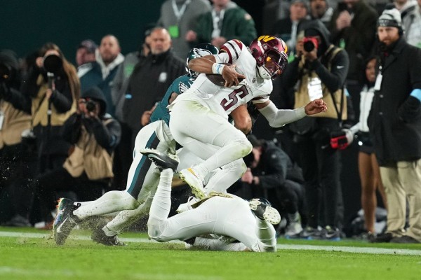Philadelphia Eagles pull away in the fourth to defeat Washington Commanders, extend win streak to six
 
Philadelphia Eagles pull away in the fourth to defeat Washington Commanders, extend win streak to six