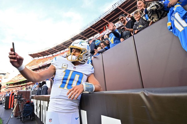 
Chiefs and Lions on Super Bowl collision course? Improvement from Bryce Young? Chargers showing promise? NFL Week 9 takeaways
