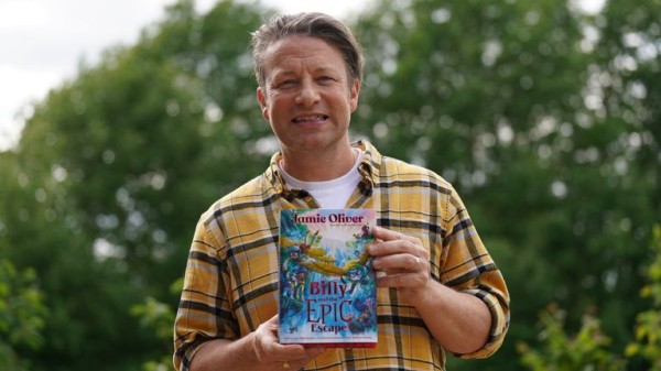 Jamie Oliver withdraws book that 'offended' First Nation Australians Jamie Oliver withdraws book that 'offended' First Nation Australians